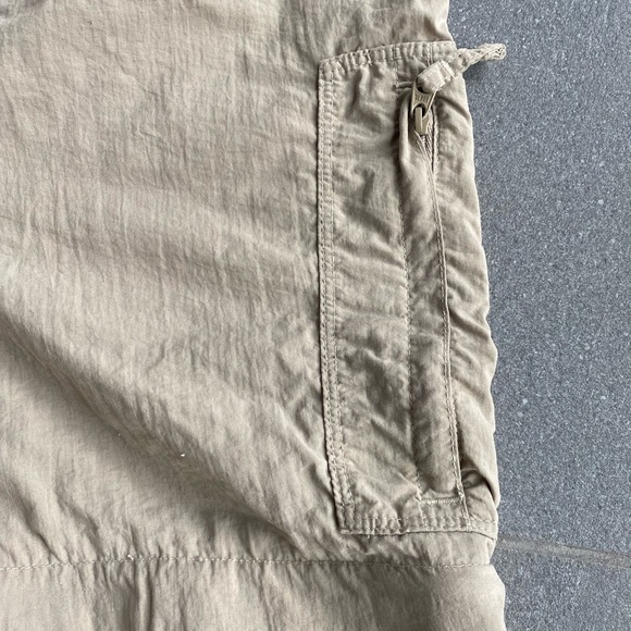 North Face Convertible Hiking Pants, khaki color, size medium - Picture 5 of 5